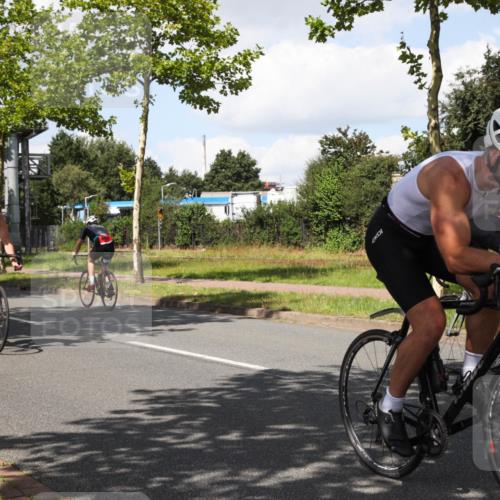 10.08.2025 - GEWOBA Citytriathlon Bremen Yannick Fuchs http://msf.ph/oto/8573608 10.08.2025 13:05:20 Radfahren 587, 622, 641, 659, 884, 916, 928, 943, 958 meine-sportfotos.de
