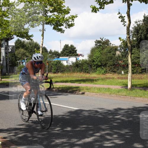 10.08.2025 - GEWOBA Citytriathlon Bremen Yannick Fuchs http://msf.ph/oto/8573610 10.08.2025 13:05:25 Radfahren 587, 622, 627, 641, 659, 809, 876, 884, 897, 916, 928, 943, 958 meine-sportfotos.de