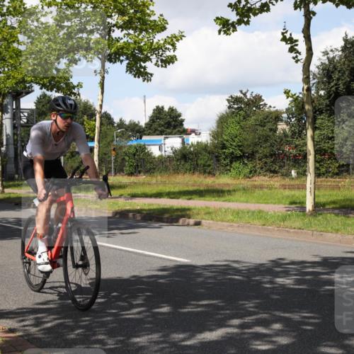 10.08.2025 - GEWOBA Citytriathlon Bremen Yannick Fuchs http://msf.ph/oto/8573611 10.08.2025 13:05:28 Radfahren 587, 615, 622, 627, 641, 659, 809, 876, 897, 943, 958 meine-sportfotos.de