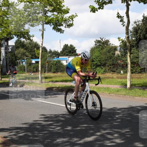 10.08.2025 - GEWOBA Citytriathlon Bremen Yannick Fuchs http://msf.ph/oto/8573666 10.08.2025 13:06:27 Radfahren 621, 655, 788, 840, 856, 927, 1026 meine-sportfotos.de