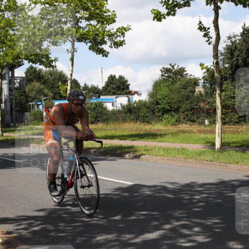 10.08.2025 - GEWOBA Citytriathlon Bremen Yannick Fuchs http://msf.ph/oto/8573669 10.08.2025 13:06:29 Radfahren 621, 655, 732, 788, 840, 856, 927, 1026 meine-sportfotos.de
