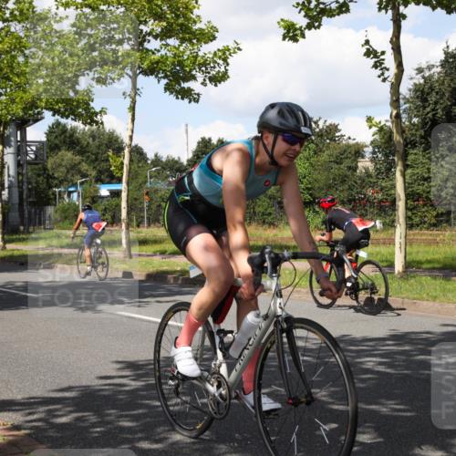 10.08.2025 - GEWOBA Citytriathlon Bremen Yannick Fuchs http://msf.ph/oto/8573678 10.08.2025 13:06:37 Radfahren 621, 655, 699, 732, 788, 840, 856, 867, 914, 927 meine-sportfotos.de