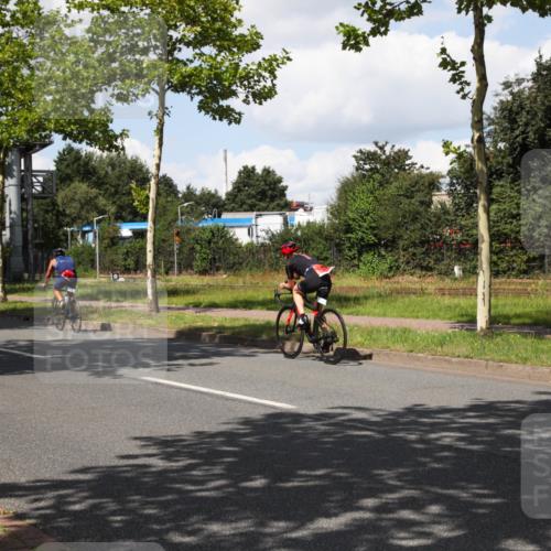 10.08.2025 - GEWOBA Citytriathlon Bremen Yannick Fuchs http://msf.ph/oto/8573679 10.08.2025 13:06:37 Radfahren 621, 655, 699, 732, 788, 840, 856, 867, 914, 927 meine-sportfotos.de