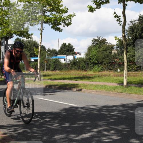10.08.2025 - GEWOBA Citytriathlon Bremen Yannick Fuchs http://msf.ph/oto/8573682 10.08.2025 13:06:44 Radfahren 638, 679, 699, 732, 788, 867, 914, 927 meine-sportfotos.de