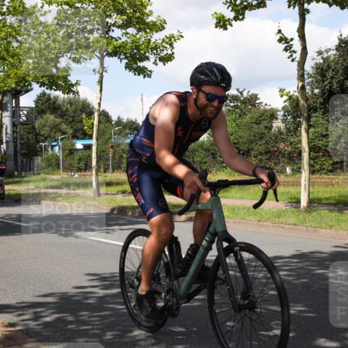 10.08.2025 - GEWOBA Citytriathlon Bremen Yannick Fuchs http://msf.ph/oto/8573683 10.08.2025 13:06:44 Radfahren 638, 679, 699, 732, 788, 867, 914, 927 meine-sportfotos.de