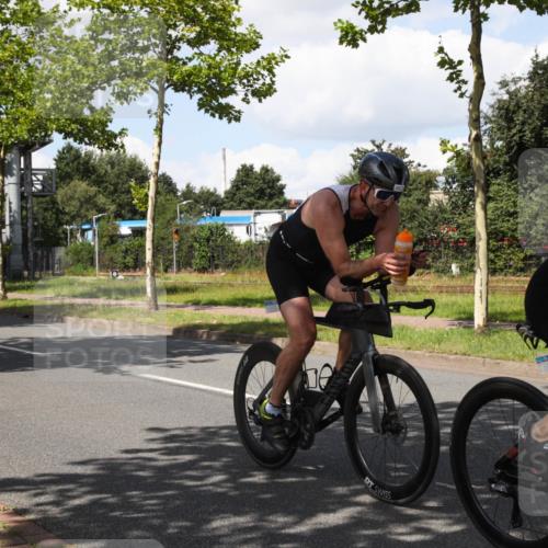 10.08.2025 - GEWOBA Citytriathlon Bremen Yannick Fuchs http://msf.ph/oto/8573685 10.08.2025 13:06:47 Radfahren 638, 679, 699, 732, 788, 867, 914, 927 meine-sportfotos.de