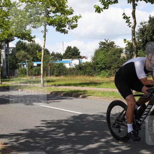 10.08.2025 - GEWOBA Citytriathlon Bremen Yannick Fuchs http://msf.ph/oto/8573687 10.08.2025 13:06:51 Radfahren 638, 679, 699, 732, 867, 914 meine-sportfotos.de