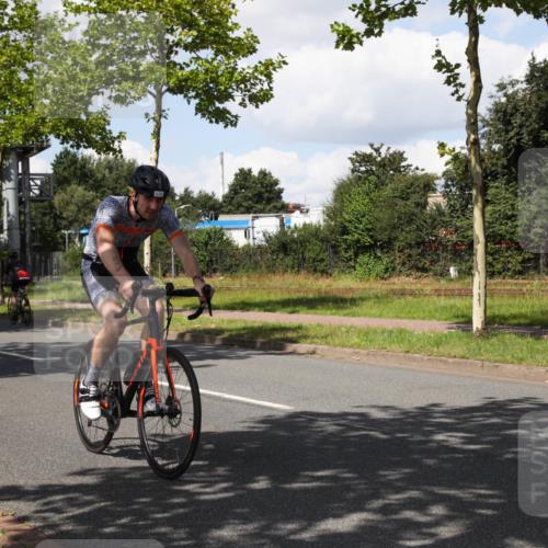 10.08.2025 - GEWOBA Citytriathlon Bremen Yannick Fuchs http://msf.ph/oto/8573695 10.08.2025 13:06:54 Radfahren 638, 679, 699, 732, 867, 914 meine-sportfotos.de