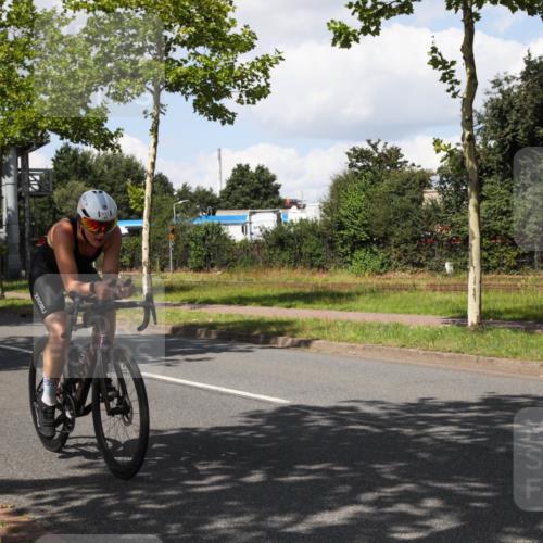 10.08.2025 - GEWOBA Citytriathlon Bremen Yannick Fuchs http://msf.ph/oto/8573699 10.08.2025 13:06:59 Radfahren 638, 649, 679, 724, 867, 914 meine-sportfotos.de