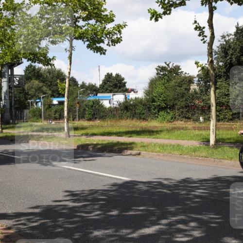 10.08.2025 - GEWOBA Citytriathlon Bremen Yannick Fuchs http://msf.ph/oto/8573703 10.08.2025 13:07:03 Radfahren 638, 649, 679, 724, 806, 820, 888, 903 meine-sportfotos.de