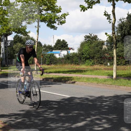 10.08.2025 - GEWOBA Citytriathlon Bremen Yannick Fuchs http://msf.ph/oto/8573704 10.08.2025 13:07:08 Radfahren 649, 717, 724, 806, 820, 888, 903 meine-sportfotos.de