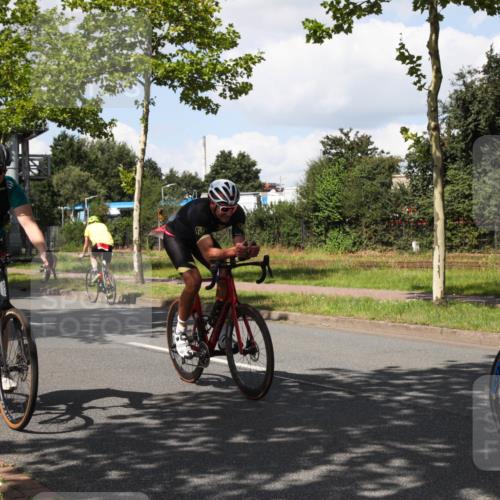 10.08.2025 - GEWOBA Citytriathlon Bremen Yannick Fuchs http://msf.ph/oto/8573707 10.08.2025 13:07:10 Radfahren 649, 656, 717, 724, 806, 820, 888, 903 meine-sportfotos.de