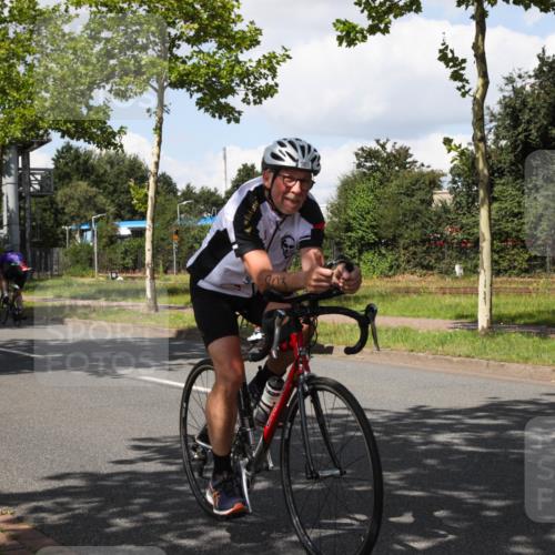 10.08.2025 - GEWOBA Citytriathlon Bremen Yannick Fuchs http://msf.ph/oto/8573715 10.08.2025 13:07:15 Radfahren 649, 656, 717, 724, 806, 820, 888, 903, 950 meine-sportfotos.de
