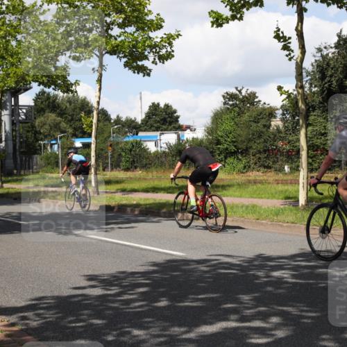 10.08.2025 - GEWOBA Citytriathlon Bremen Yannick Fuchs http://msf.ph/oto/8573717 10.08.2025 13:07:15 Radfahren 649, 656, 717, 724, 806, 820, 888, 903, 950 meine-sportfotos.de