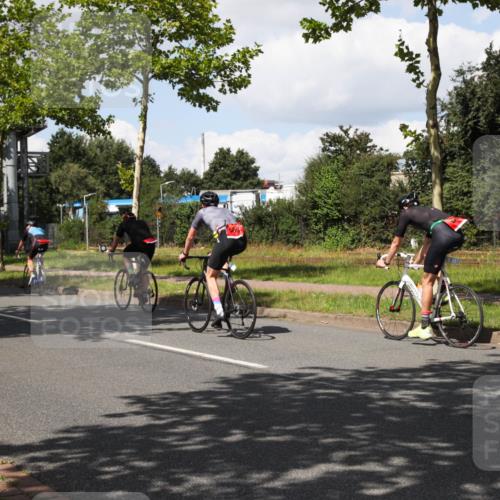 10.08.2025 - GEWOBA Citytriathlon Bremen Yannick Fuchs http://msf.ph/oto/8573719 10.08.2025 13:07:16 Radfahren 649, 656, 717, 724, 806, 820, 873, 888, 903, 950 meine-sportfotos.de