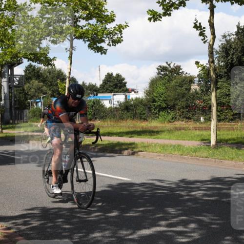 10.08.2025 - GEWOBA Citytriathlon Bremen Yannick Fuchs http://msf.ph/oto/8573720 10.08.2025 13:07:17 Radfahren 649, 656, 717, 724, 806, 820, 873, 888, 903, 950 meine-sportfotos.de