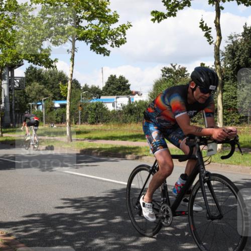 10.08.2025 - GEWOBA Citytriathlon Bremen Yannick Fuchs http://msf.ph/oto/8573721 10.08.2025 13:07:17 Radfahren 649, 656, 717, 724, 806, 820, 873, 888, 903, 950 meine-sportfotos.de