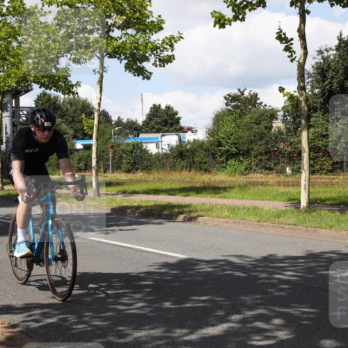 10.08.2025 - GEWOBA Citytriathlon Bremen Yannick Fuchs http://msf.ph/oto/8573723 10.08.2025 13:07:22 Radfahren 656, 717, 806, 820, 873, 888, 903, 950, 959 meine-sportfotos.de