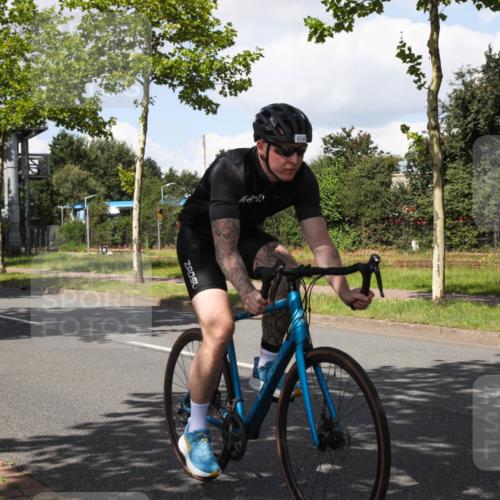 10.08.2025 - GEWOBA Citytriathlon Bremen Yannick Fuchs http://msf.ph/oto/8573724 10.08.2025 13:07:22 Radfahren 656, 717, 806, 820, 873, 888, 903, 950, 959 meine-sportfotos.de