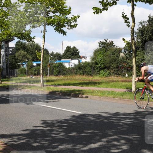 10.08.2025 - GEWOBA Citytriathlon Bremen Yannick Fuchs http://msf.ph/oto/8573733 10.08.2025 13:07:32 Radfahren 648, 656, 873, 950, 959 meine-sportfotos.de