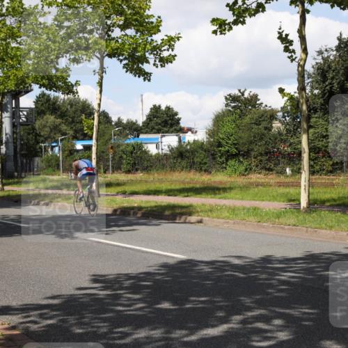 10.08.2025 - GEWOBA Citytriathlon Bremen Yannick Fuchs http://msf.ph/oto/8573734 10.08.2025 13:07:33 Radfahren 648, 656, 873, 950, 959 meine-sportfotos.de