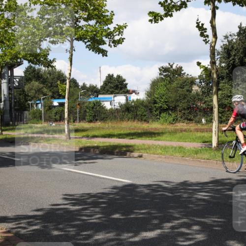 10.08.2025 - GEWOBA Citytriathlon Bremen Yannick Fuchs http://msf.ph/oto/8573737 10.08.2025 13:07:34 Radfahren 648, 656, 873, 950, 959 meine-sportfotos.de