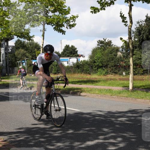 10.08.2025 - GEWOBA Citytriathlon Bremen Yannick Fuchs http://msf.ph/oto/8573738 10.08.2025 13:07:36 Radfahren 648, 873, 950, 959 meine-sportfotos.de