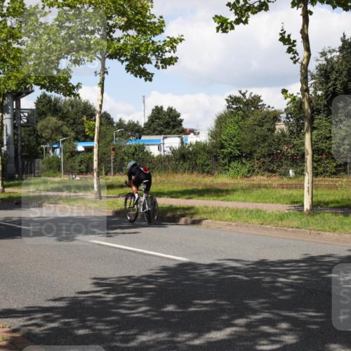 10.08.2025 - GEWOBA Citytriathlon Bremen Yannick Fuchs http://msf.ph/oto/8573764 10.08.2025 13:08:20 Radfahren 626, 666, 687, 792, 836, 838, 855, 980 meine-sportfotos.de