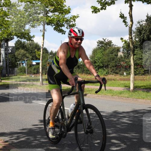 10.08.2025 - GEWOBA Citytriathlon Bremen Yannick Fuchs http://msf.ph/oto/8573767 10.08.2025 13:08:28 Radfahren 551, 552, 692, 702, 768, 824, 836, 855, 859, 968, 980 meine-sportfotos.de
