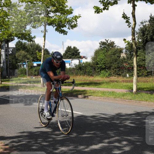 10.08.2025 - GEWOBA Citytriathlon Bremen Yannick Fuchs http://msf.ph/oto/8573768 10.08.2025 13:08:30 Radfahren 551, 552, 692, 702, 768, 824, 836, 855, 859, 968, 980 meine-sportfotos.de