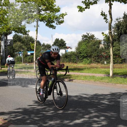 10.08.2025 - GEWOBA Citytriathlon Bremen Yannick Fuchs http://msf.ph/oto/8573772 10.08.2025 13:08:32 Radfahren 551, 552, 692, 702, 768, 824, 836, 855, 859, 968, 980 meine-sportfotos.de