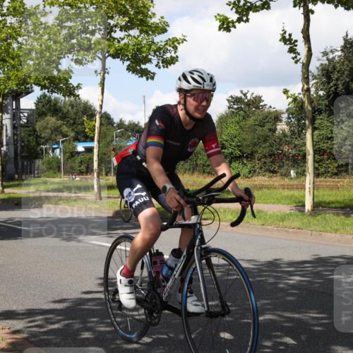 10.08.2025 - GEWOBA Citytriathlon Bremen Yannick Fuchs http://msf.ph/oto/8573785 10.08.2025 13:08:40 Radfahren 551, 552, 692, 702, 768, 824, 836, 855, 859, 912, 968, 1016 meine-sportfotos.de