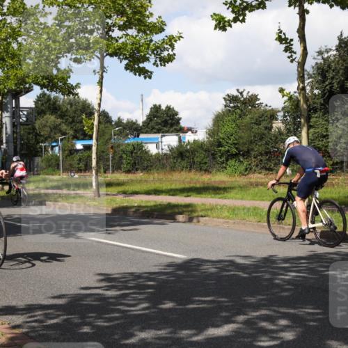 10.08.2025 - GEWOBA Citytriathlon Bremen Yannick Fuchs http://msf.ph/oto/8573789 10.08.2025 13:08:42 Radfahren 551, 552, 692, 702, 768, 824, 855, 859, 912, 968, 1016 meine-sportfotos.de