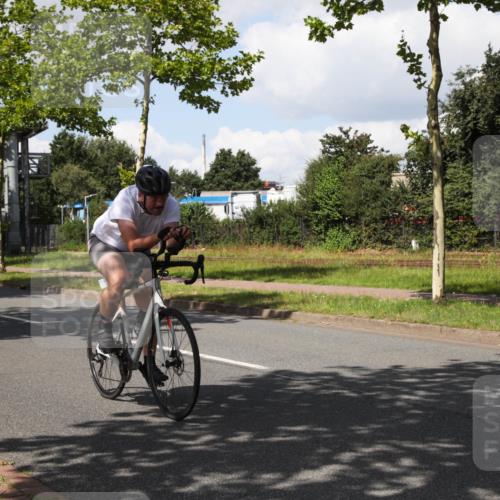 10.08.2025 - GEWOBA Citytriathlon Bremen Yannick Fuchs http://msf.ph/oto/8573792 10.08.2025 13:08:46 Radfahren 551, 552, 692, 702, 768, 824, 859, 912, 968, 1016 meine-sportfotos.de