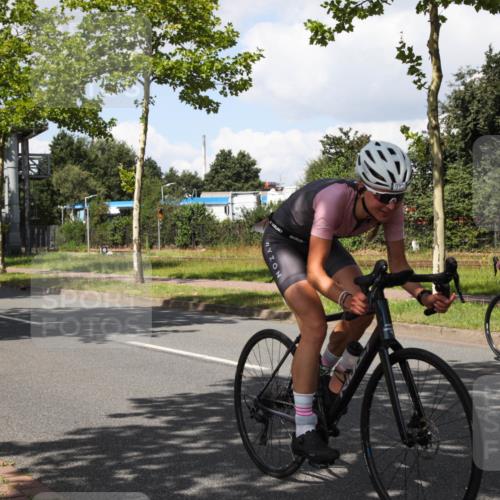 10.08.2025 - GEWOBA Citytriathlon Bremen Yannick Fuchs http://msf.ph/oto/8573795 10.08.2025 13:08:50 Radfahren 551, 692, 824, 912, 968, 1016 meine-sportfotos.de