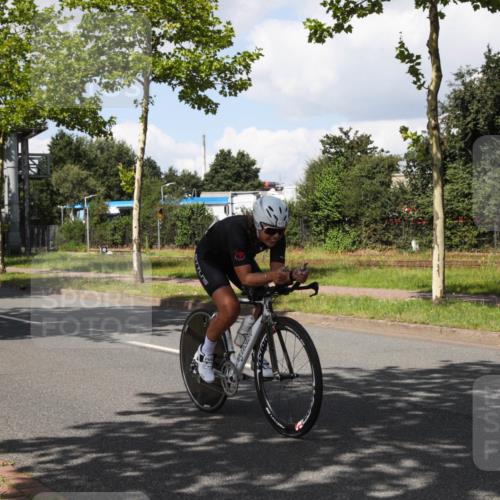 10.08.2025 - GEWOBA Citytriathlon Bremen Yannick Fuchs http://msf.ph/oto/8573798 10.08.2025 13:09:12 Radfahren 735, 822, 973, 977, 1006 meine-sportfotos.de