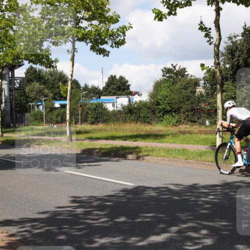 10.08.2025 - GEWOBA Citytriathlon Bremen Yannick Fuchs http://msf.ph/oto/8573803 10.08.2025 13:09:18 Radfahren 735, 973, 977, 1006 meine-sportfotos.de