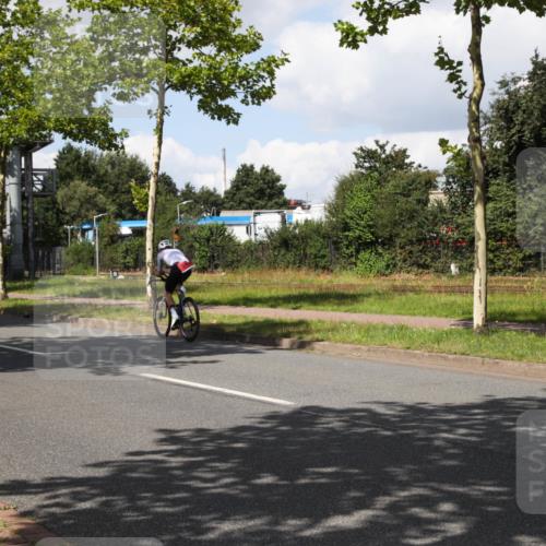 10.08.2025 - GEWOBA Citytriathlon Bremen Yannick Fuchs http://msf.ph/oto/8573804 10.08.2025 13:09:18 Radfahren 735, 973, 977, 1006 meine-sportfotos.de