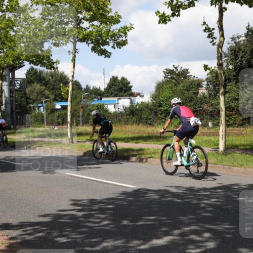 10.08.2025 - GEWOBA Citytriathlon Bremen Yannick Fuchs http://msf.ph/oto/8573806 10.08.2025 13:09:19 Radfahren 735, 973, 977, 1006 meine-sportfotos.de