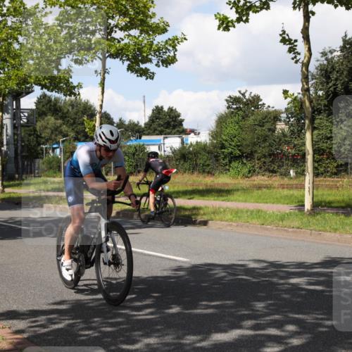 10.08.2025 - GEWOBA Citytriathlon Bremen Yannick Fuchs http://msf.ph/oto/8573812 10.08.2025 13:09:23 Radfahren 735, 973, 977, 1006 meine-sportfotos.de