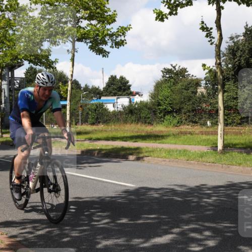 10.08.2025 - GEWOBA Citytriathlon Bremen Yannick Fuchs http://msf.ph/oto/8573814 10.08.2025 13:09:40 Radfahren 681, 770, 942 meine-sportfotos.de