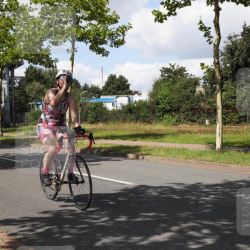 10.08.2025 - GEWOBA Citytriathlon Bremen Yannick Fuchs http://msf.ph/oto/8573815 10.08.2025 13:09:42 Radfahren 681, 770, 942 meine-sportfotos.de