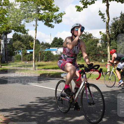 10.08.2025 - GEWOBA Citytriathlon Bremen Yannick Fuchs http://msf.ph/oto/8573816 10.08.2025 13:09:43 Radfahren 681, 770, 942 meine-sportfotos.de