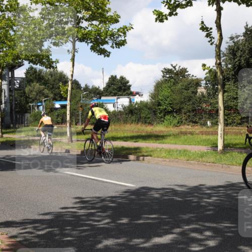 10.08.2025 - GEWOBA Citytriathlon Bremen Yannick Fuchs http://msf.ph/oto/8573817 10.08.2025 13:09:46 Radfahren 681, 770, 942 meine-sportfotos.de