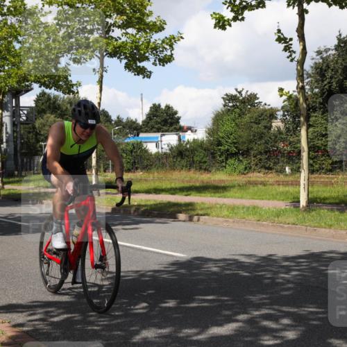 10.08.2025 - GEWOBA Citytriathlon Bremen Yannick Fuchs http://msf.ph/oto/8573821 10.08.2025 13:09:50 Radfahren 681, 770, 942 meine-sportfotos.de