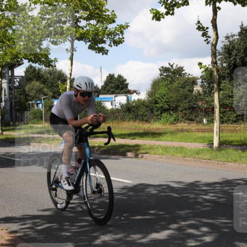 10.08.2025 - GEWOBA Citytriathlon Bremen Yannick Fuchs http://msf.ph/oto/8573822 10.08.2025 13:10:07 Radfahren 642, 763, 776, 919, 922, 947, 1037 meine-sportfotos.de