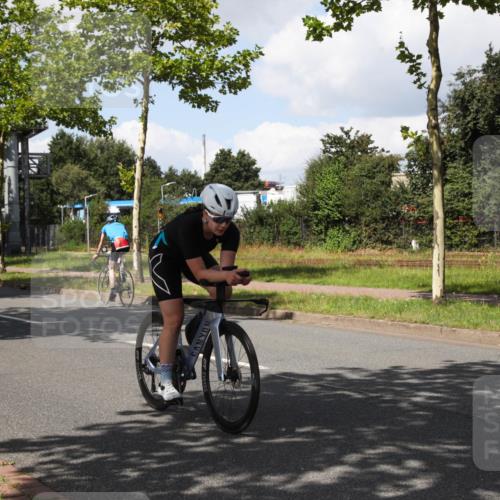 10.08.2025 - GEWOBA Citytriathlon Bremen Yannick Fuchs http://msf.ph/oto/8573824 10.08.2025 13:10:12 Radfahren 642, 763, 776, 919, 922, 947, 1037 meine-sportfotos.de