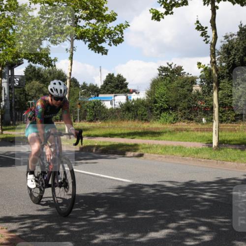 10.08.2025 - GEWOBA Citytriathlon Bremen Yannick Fuchs http://msf.ph/oto/8573825 10.08.2025 13:10:14 Radfahren 642, 752, 763, 776, 919, 922, 947, 1037 meine-sportfotos.de