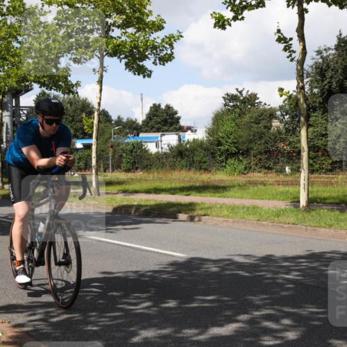 10.08.2025 - GEWOBA Citytriathlon Bremen Yannick Fuchs http://msf.ph/oto/8573827 10.08.2025 13:10:17 Radfahren 642, 752, 763, 776, 919, 922, 947, 956, 1037 meine-sportfotos.de