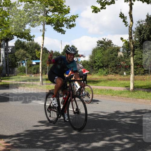 10.08.2025 - GEWOBA Citytriathlon Bremen Yannick Fuchs http://msf.ph/oto/8573833 10.08.2025 13:10:39 Radfahren 722, 752, 833, 834, 858, 872, 891, 935, 956, 1031 meine-sportfotos.de
